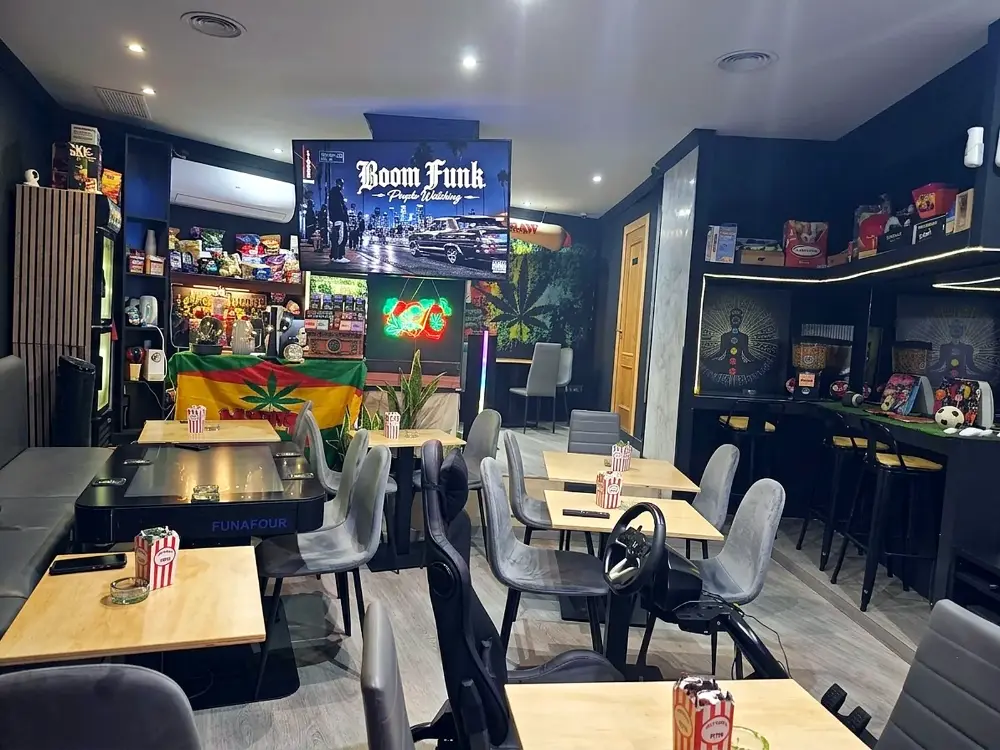 Salón del club 420 THC Green en Torremolinos