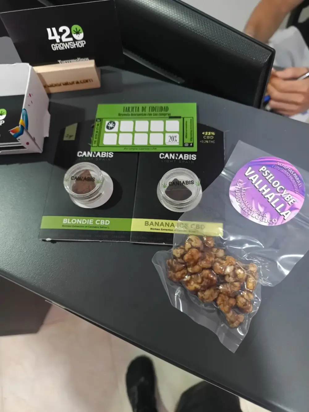 Hash y flores de CBD